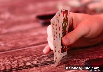 亚洲博彩网站真人游戏胜率解析：从牌路演变到理性参与