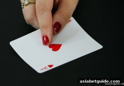 亚洲博彩网站深度解析：炸金花诈唬策略与数据制胜法则