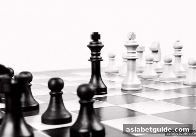 亚洲博彩网站视角：线上棋牌平台合规性全解析——镜像站风险与正版鉴别指南